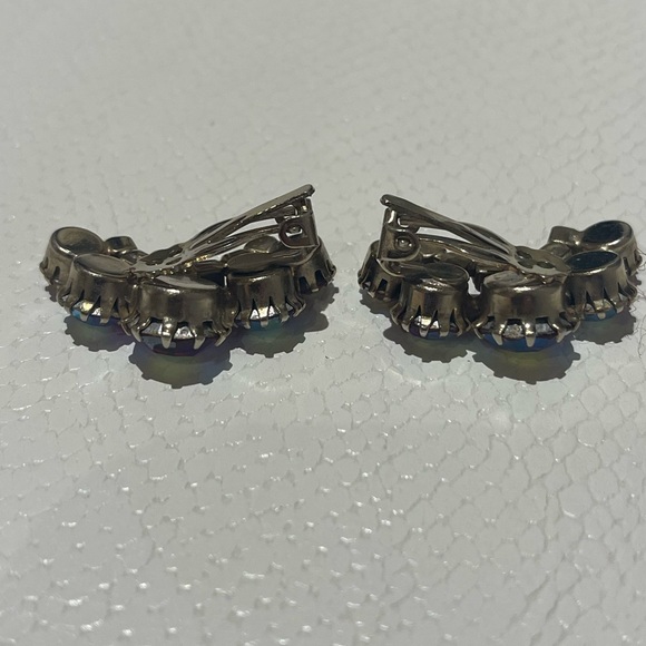 Mid Century Clip-on Earrings - Picture 6 of 9